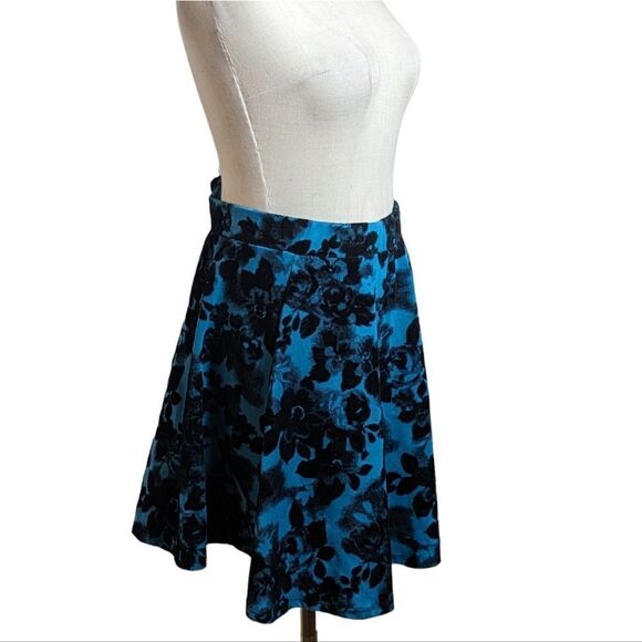 Rue21+ Blue and Black Mini Skirt Plus Size - Picture 4 of 7